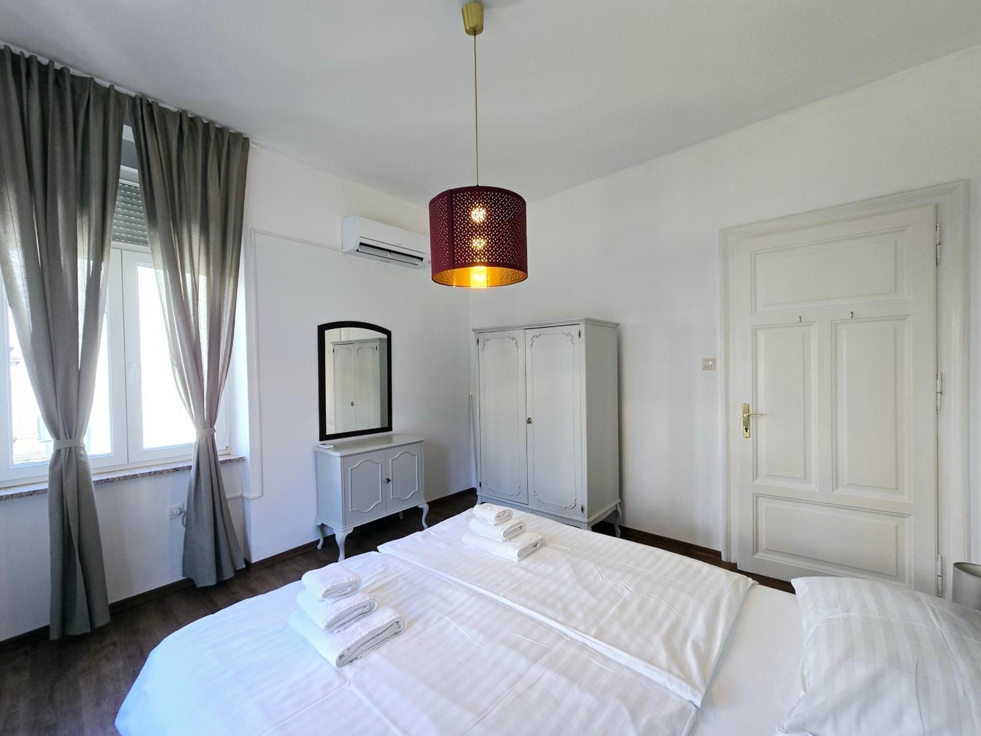 Zoey Apartman